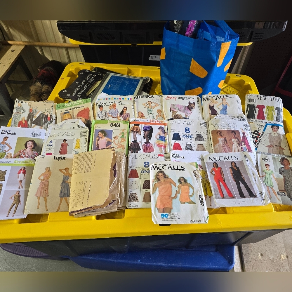 Large Lot Of 22 Vintage Sewing Patterns Mccalls,simplicity